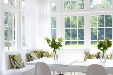 A wonderful dining banquette ensable made to accommodate every guest! What a treat it is to dine and mingle in this fabulous space