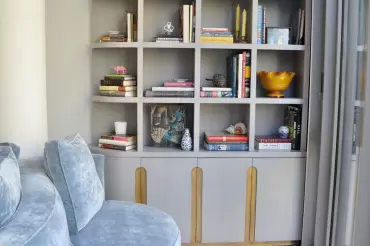 A complementary built-in custom bookcase, to be in complete harmony with the sofa. 