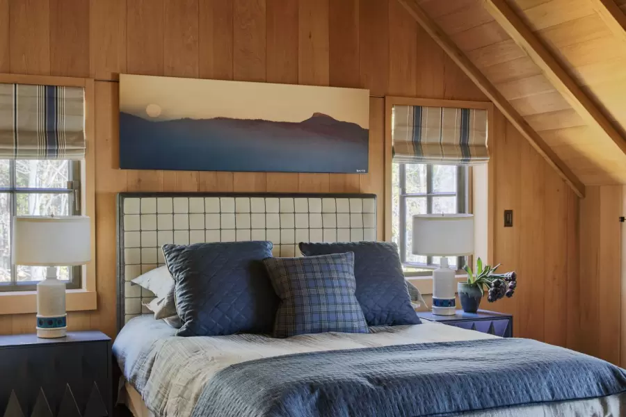 Our jefferson bed in a sophisticated country setting. Warm and cozy!
