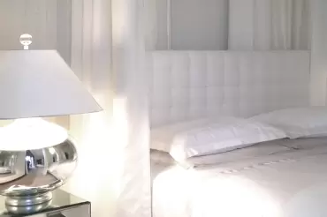 Our Jefferson bed looks great with our custom made baldaquin. Unparalled comfort and elegance with a buttonless tufted touch!