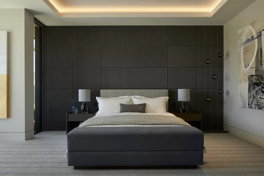 What a striking take on our Jefferson bed! Here against this magnificent wood paneled wall. Cretivity at its finest!